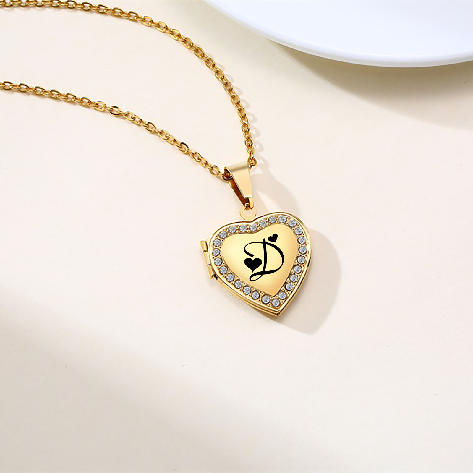 Event Z - Colgante con medallón de corazón con